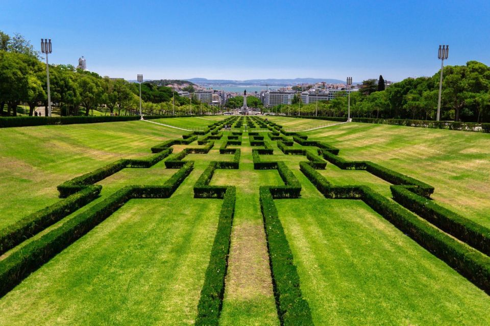 Transfer From the Airport to the Center of Lisbon