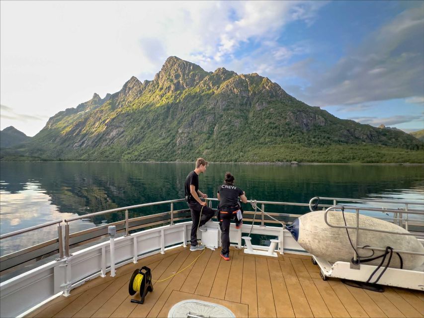 Tromsø: Midnight Sun or Sunset Cruise With a Guide