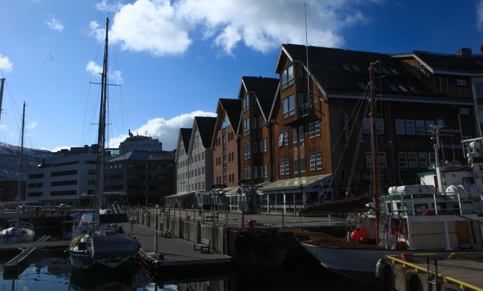 Tromsø: Private City Walk & Culture Experience