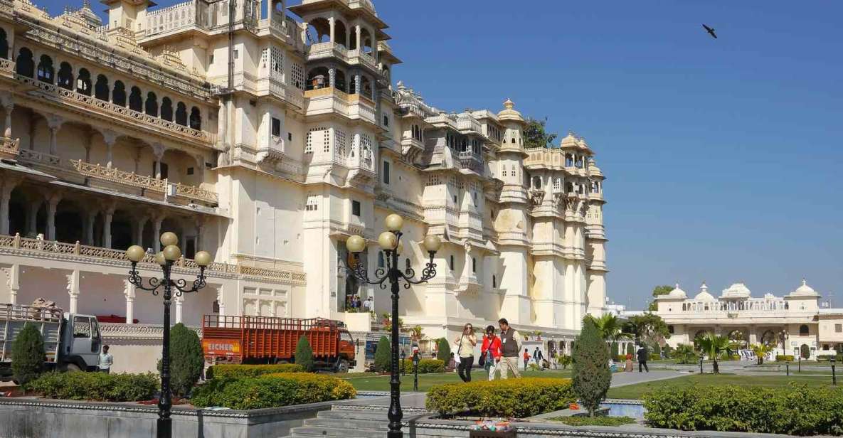 Udaipur: City Palace of Udaipur Tour With Guide