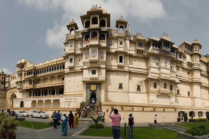 Udaipur Sightseeing Day Tour Including Aarti Ceremony