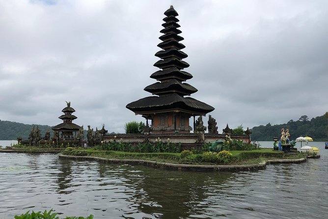 Ulun Danu Bratan Temple With Tanah Lot Sunset