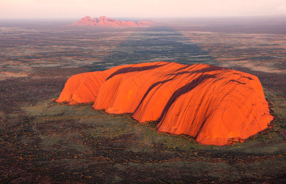 Uluru, Kata Tjuta & Lake Amadeus: 1 Hour Scenic Plane Flight