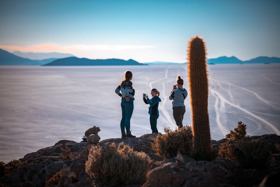 Uyuni: Guided 3-Day Tour Salt Flats & Avaroa National Park