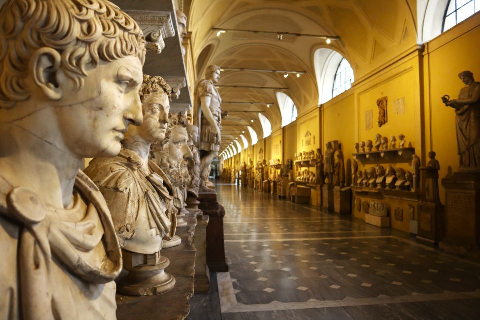 Vatican: Museums and Sistine Chapel Earliest Access Tour