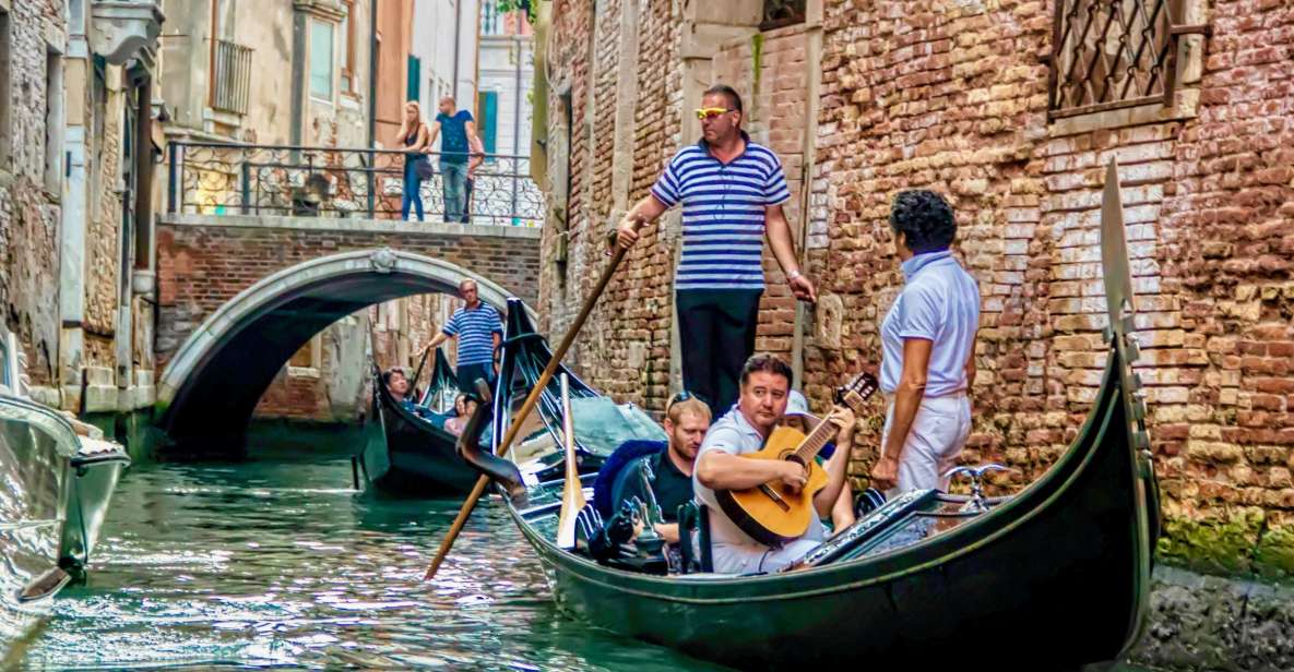 Venice: 30-Minute Gondola Ride on Grand Canal With Serenade