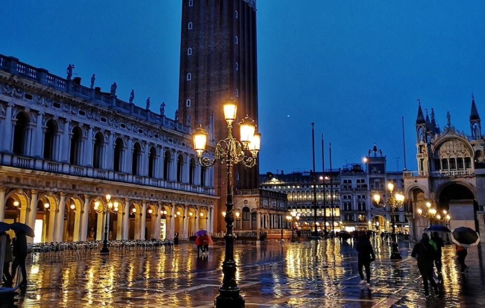 Venice: Guided Night Walking Tour & Saint Marks Basilica