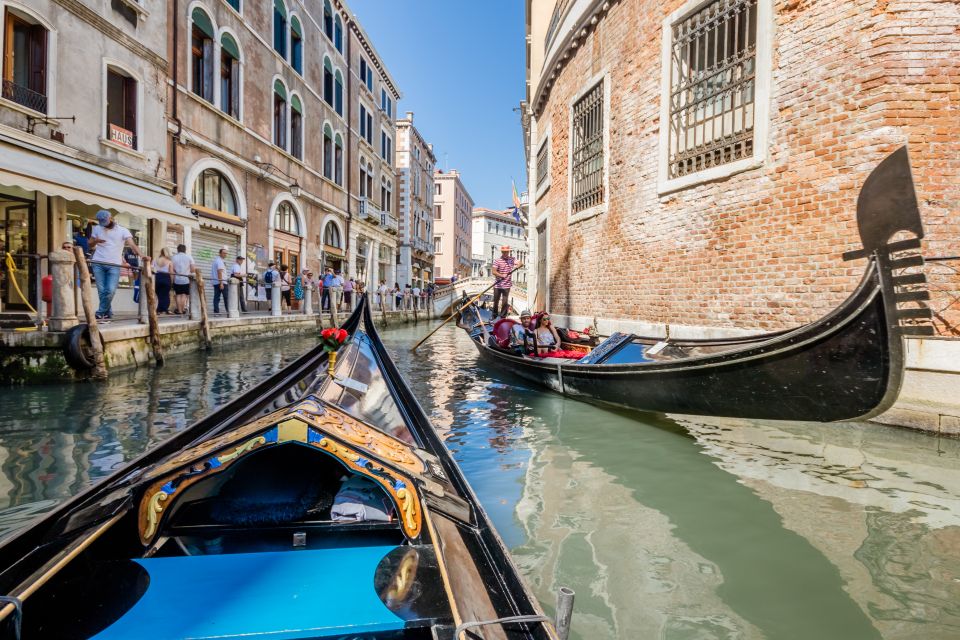 Venice: Shared Gondola Ride Across the Grand Canal