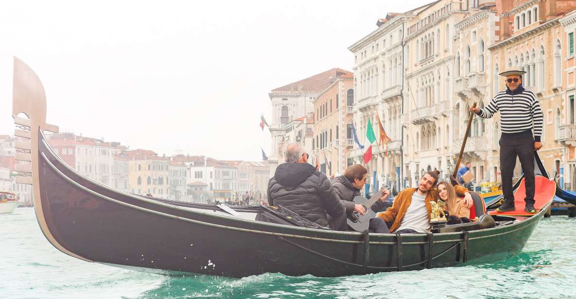 Venice: Shared Gondola Ride and Serenade - Overview of the Gondola Ride