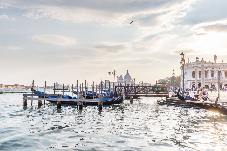 Venice: Traditional Shared Gondola Ride