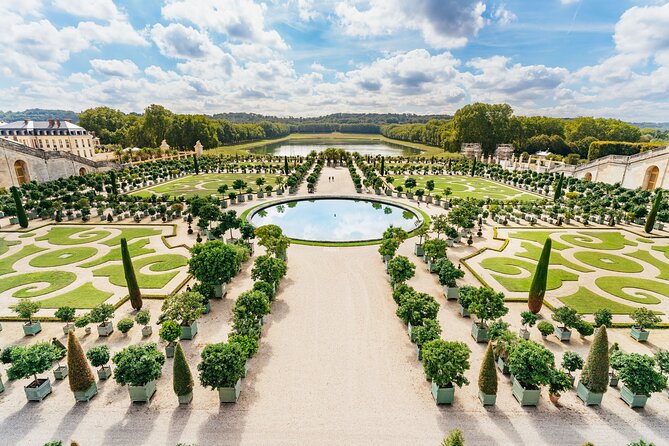 Versailles Palace Guided Tour With Gardens, Trianons & the Hamlet