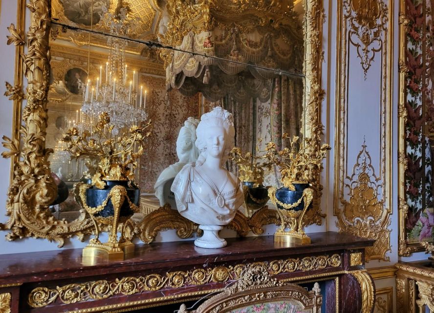 Versailles Palace & Marie-Antoinettes Estate Private Tour