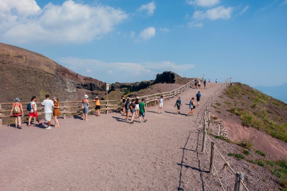 Vesuvius and Pompeii Transfer + Entrance for the Vesuvio