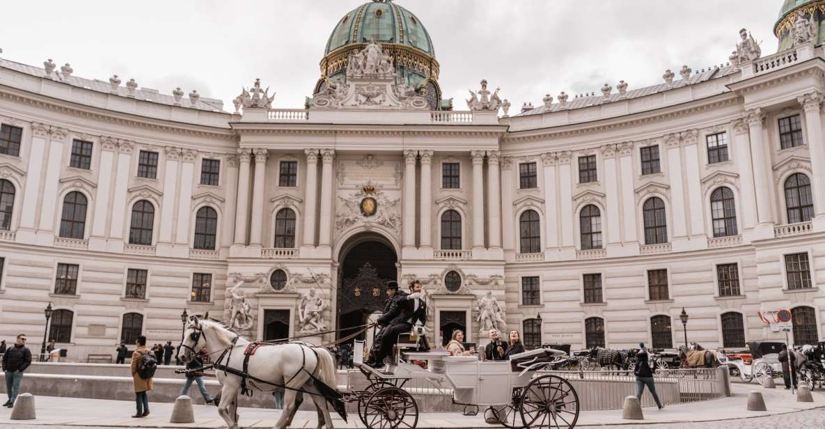 Vienna: Culinary Horse-Drawn Carriage Experience