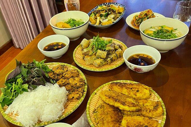 Vietnamese Vegetarian Cooking Class in Hanoi - Visiting the Local Market