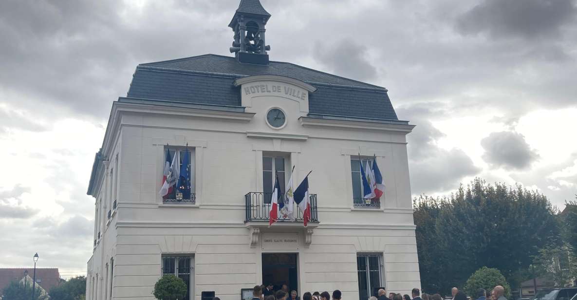 Visit in Classic Car Paris Chantilly Versailles Auvers