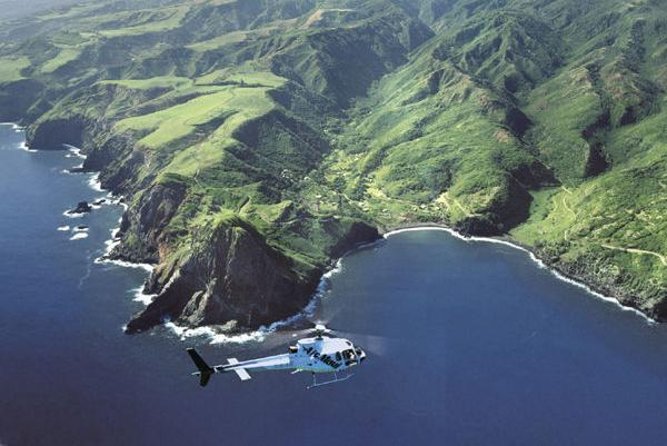 West Maui and Molokai 60-Minute Helicopter Tour