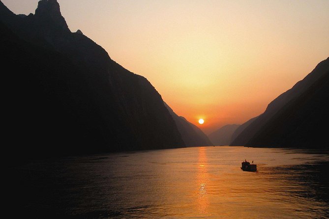 Yangtze River Cruise From Yichang to Chongqing Upstream in 5 Days 4 Nights