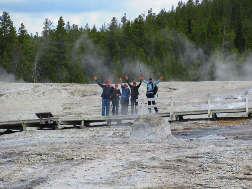 Yellowstone: Upper Geyser Basin Hike With Lunch