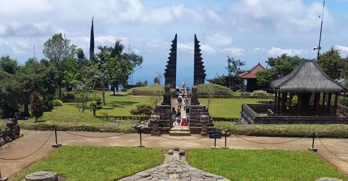 Yogyakarta: Candi Cetho, Sukuh, and Solo City Tour