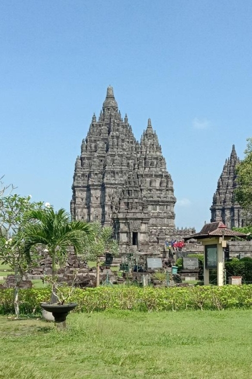 Yogyakarta: Explore & Enjoy Sunset at Prambanan Temple Tour