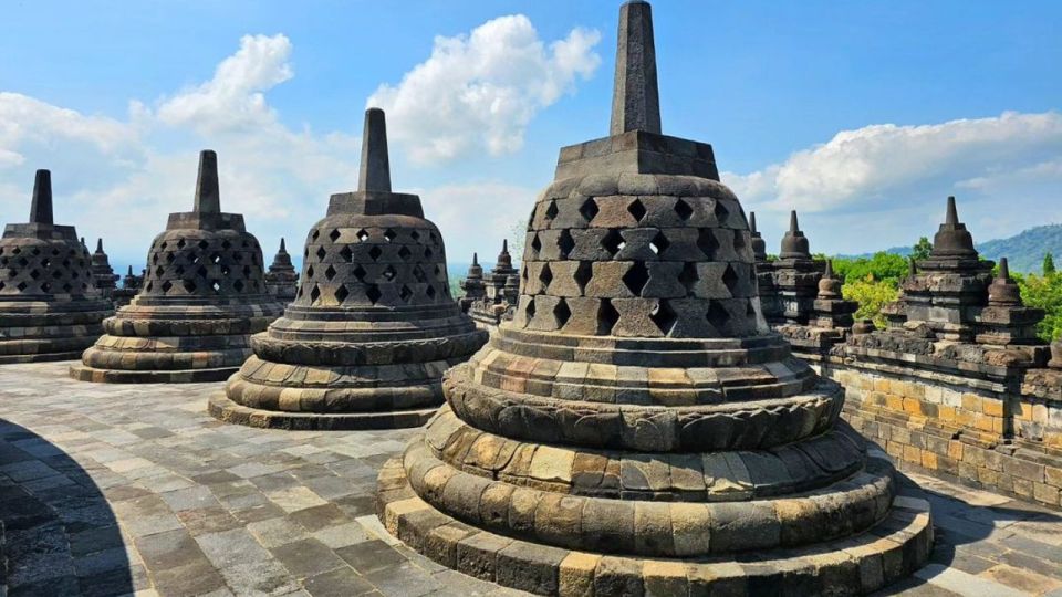 Yogyakarta: Full Access Borobudur Guided Tour