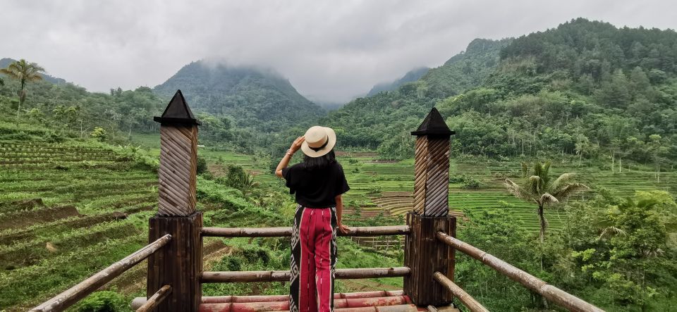 Yogyakarta Trekking Selogriyo Temple-Punthuk Setumbu Sunrise