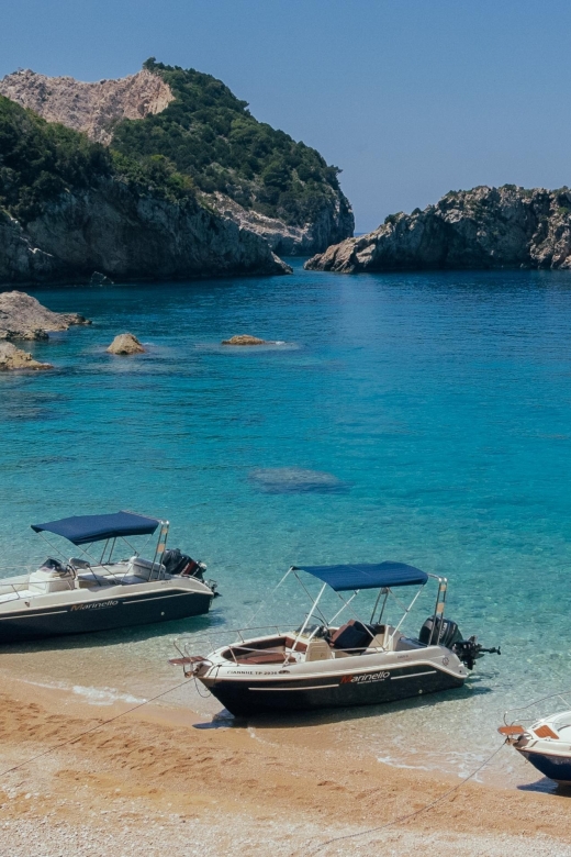 Zakynthos: Private Cruise to Shipwreck Beach and Blue Caves