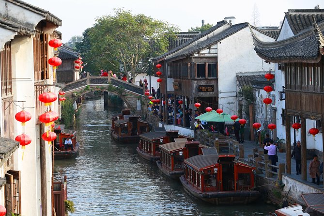 Zhujiajiao Private Day Tour and Shanghai Acrobatic Show