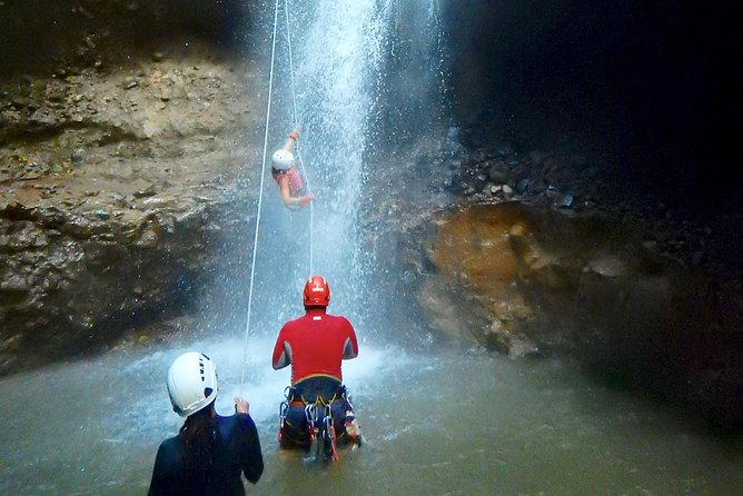 Ziplining and Waterfall Rappelling Combo in Costa Rica