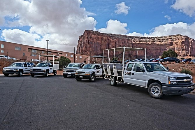 1.5 Hour Tour of Monument Valleys Loop Drive - Transport Options