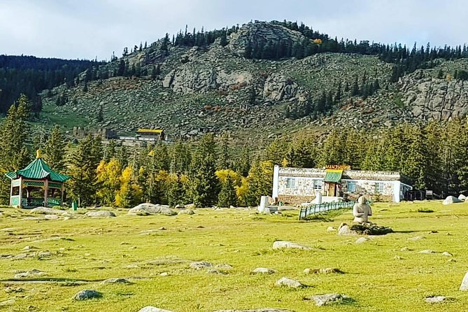 1 Day Manzushir Monastery & Hiking to Tsetsee Gun (Bogd Khan Summit) - Itinerary Highlights
