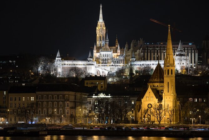 10PM Budapest Danube Cruise With Live Music & Food or Drinks - Key Features