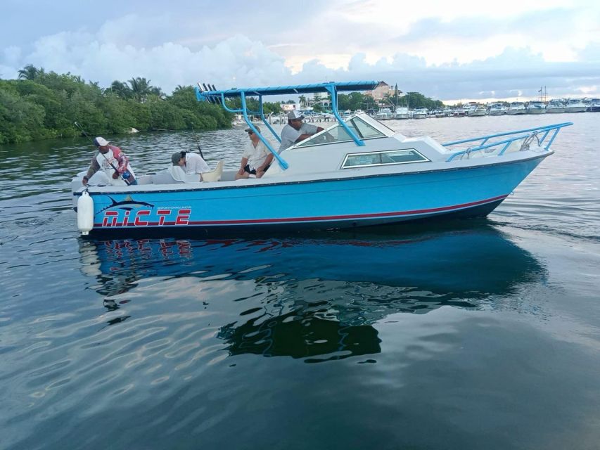 26FT Fishing Boat Bottom Fishing - Caribbean Sea Fishing Experiences