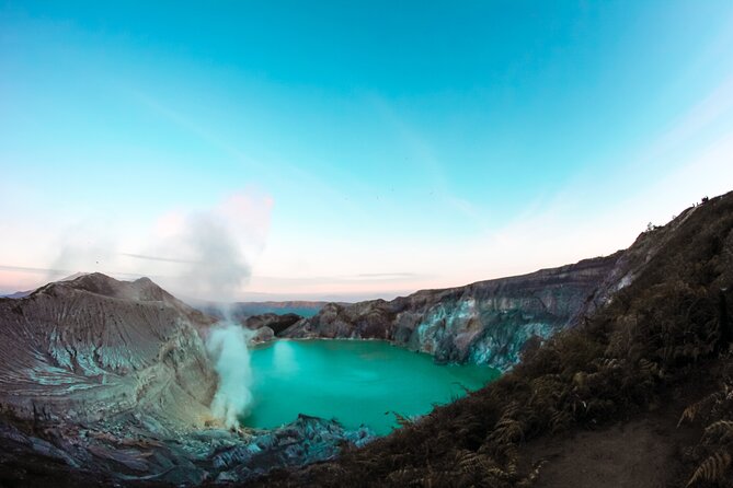 3 Days Private Tour of Mount Bromo and Ijen Volcano Lake - Exploring Ijen Volcano Lake