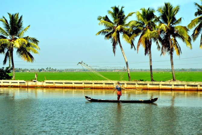 5 Days Private Kerala Tour Package by Saffron India Tours - Explore Keralas Backwater Cruise