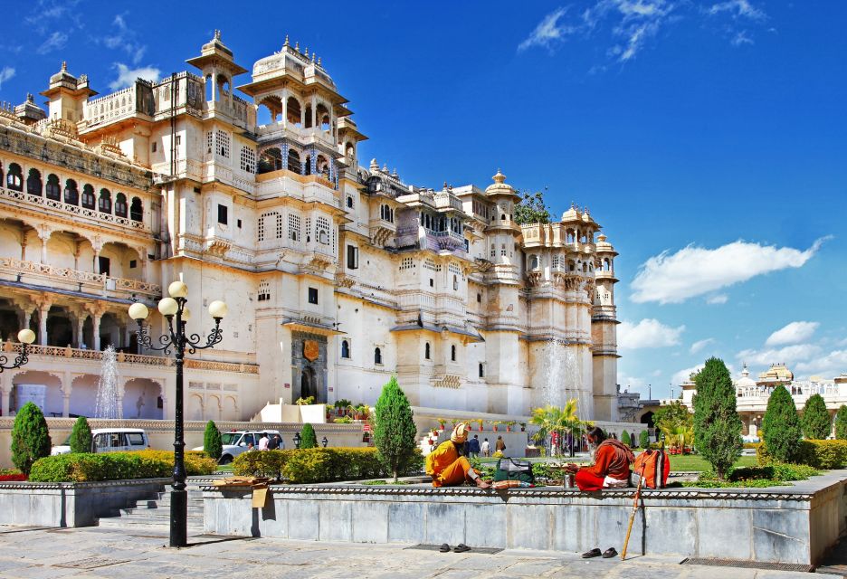 A Complete Tour in Udaipur at 2 Days With Guide Service - Day 1 Itinerary