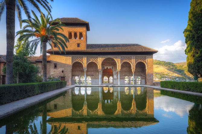 Alhambra Ticket and Guided Tour With Nasrid Palaces - Palaces and Sultans