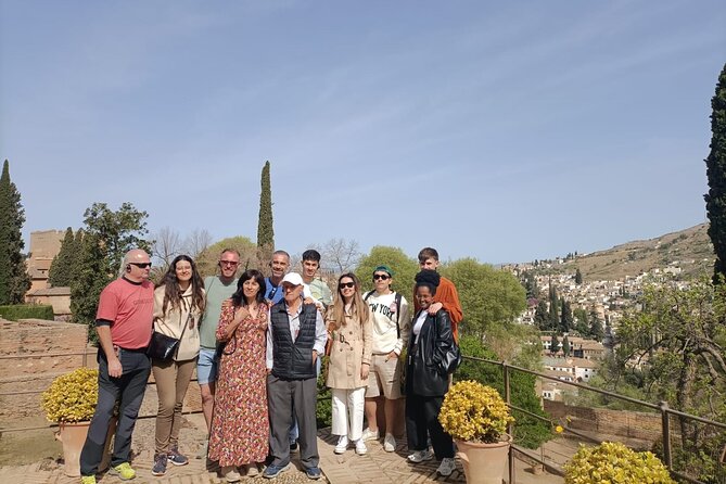 Alhambra:Join a Group,With a Specialist Guide.Skip the Line . - Expert Guides and Their Importance