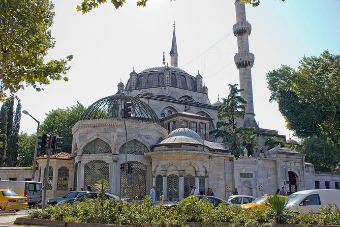 Asian Side of Istanbul: Uskudar and Kadikoy Full Day Tour - Key Attractions in Üsküdar