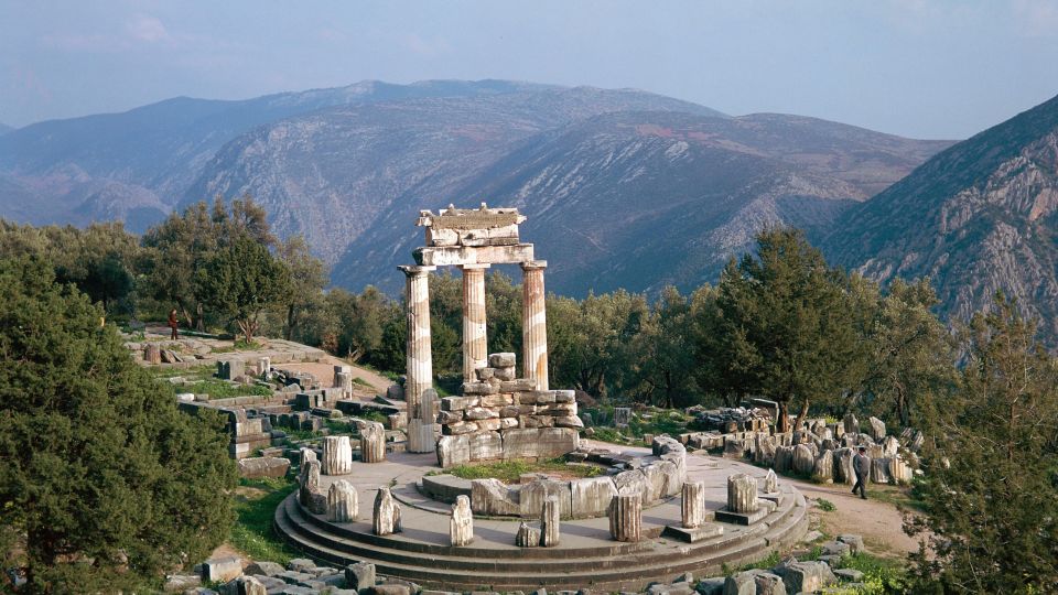 Athens to Delphi and Arachova Full Day Tour - Itinerary Highlights