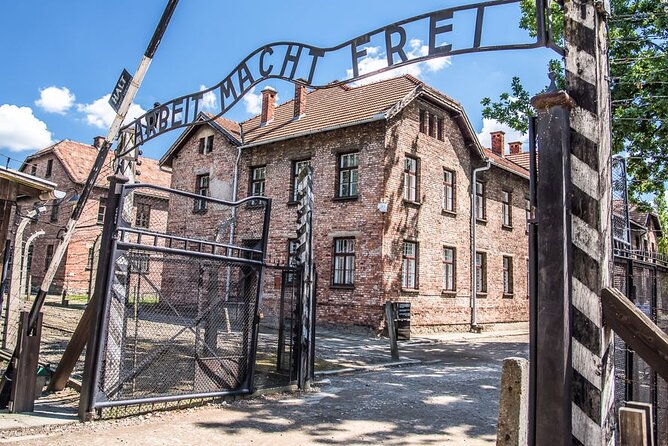 Auschwitz-Birkenau Tour Guide Including Lunch - Lunch Options and Dietary Needs