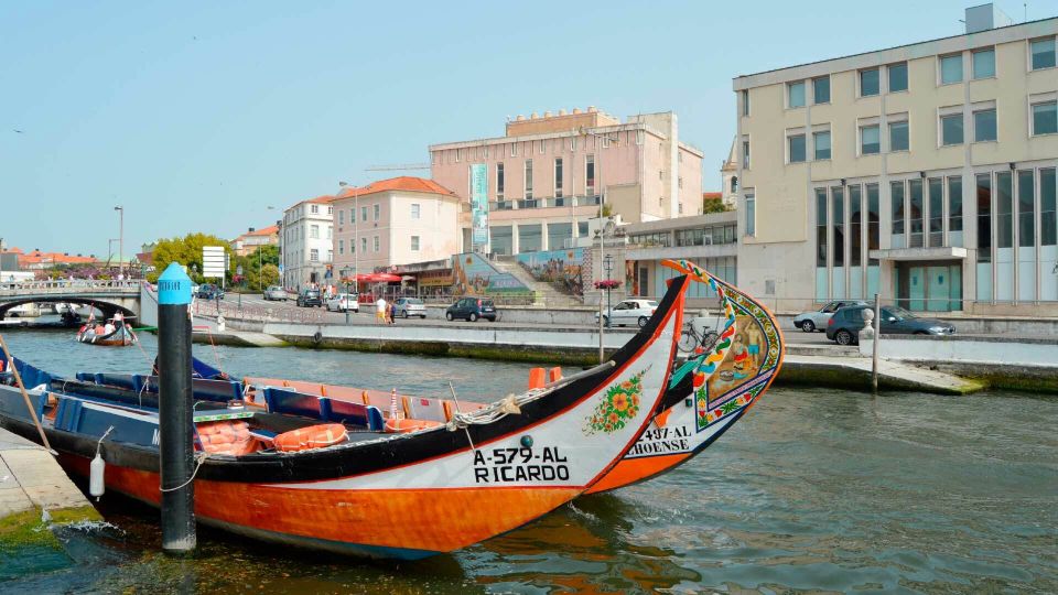 Aveiro: Traditional Moliceiro Boat Cruise - Meeting Location Details