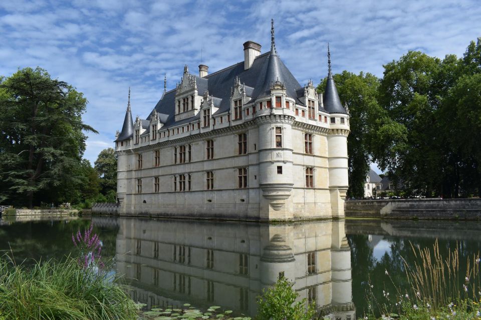 Azay-Le-Rideau Castle: Private Guided Tour With Ticket - Experience Highlights