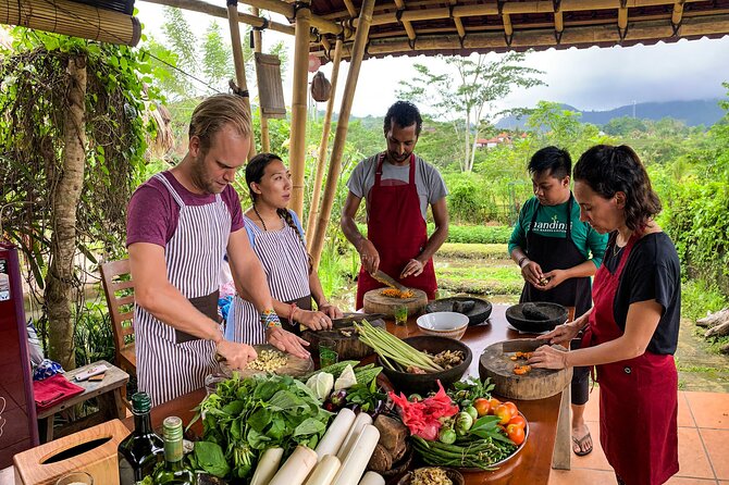 Balinese Vegan Cooking Class With Fresh Harvesting & Garden Tour - Exploring the Anandinii Organic Garden