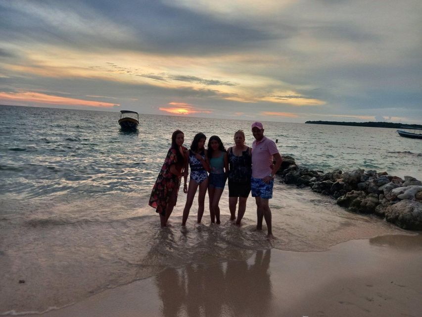 Barú: Sunset on the Beach + Bioluminescense Plankton - Highlights and Activities