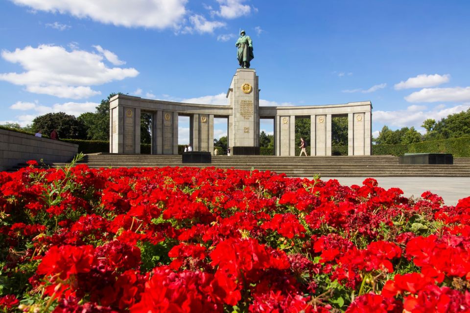 Battle of Berlin: Full Day Private Historic Black Van Tour - Historical Context