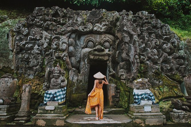 Best of Central Bali: Waterfall, Elephant Cave & Rice Fields - Visiting the Waterfalls