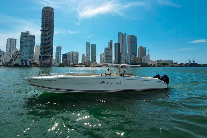 Boat Rental for the Rosario Islands for up to 15 People. - Capacity and Group Size