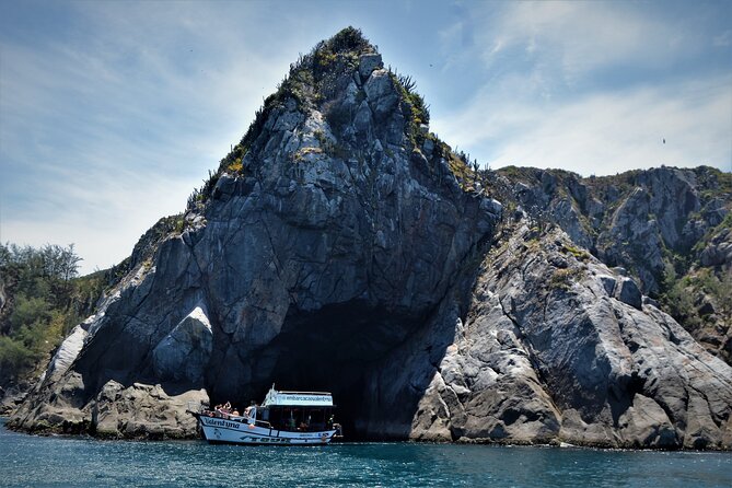 Boat Trip Valentyna Boat One Floor Arraial Do Cabo - Meeting Point Information